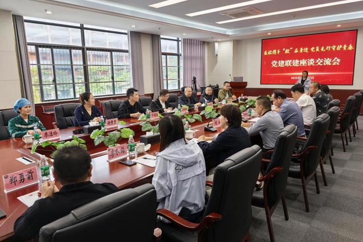 佛冈人医与广州涉外学院开展党建联建暨急救培训活动