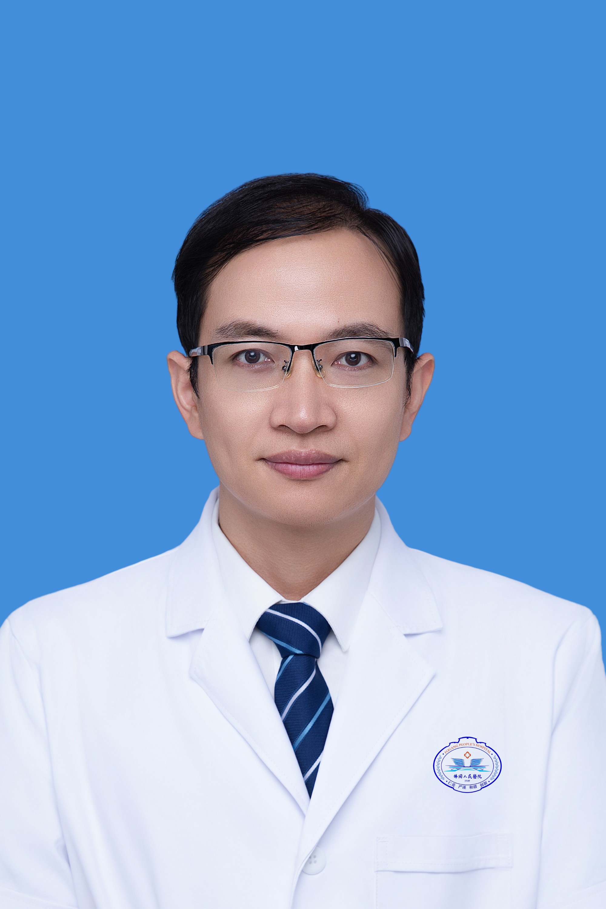 五官科副主任医师 钟朝官