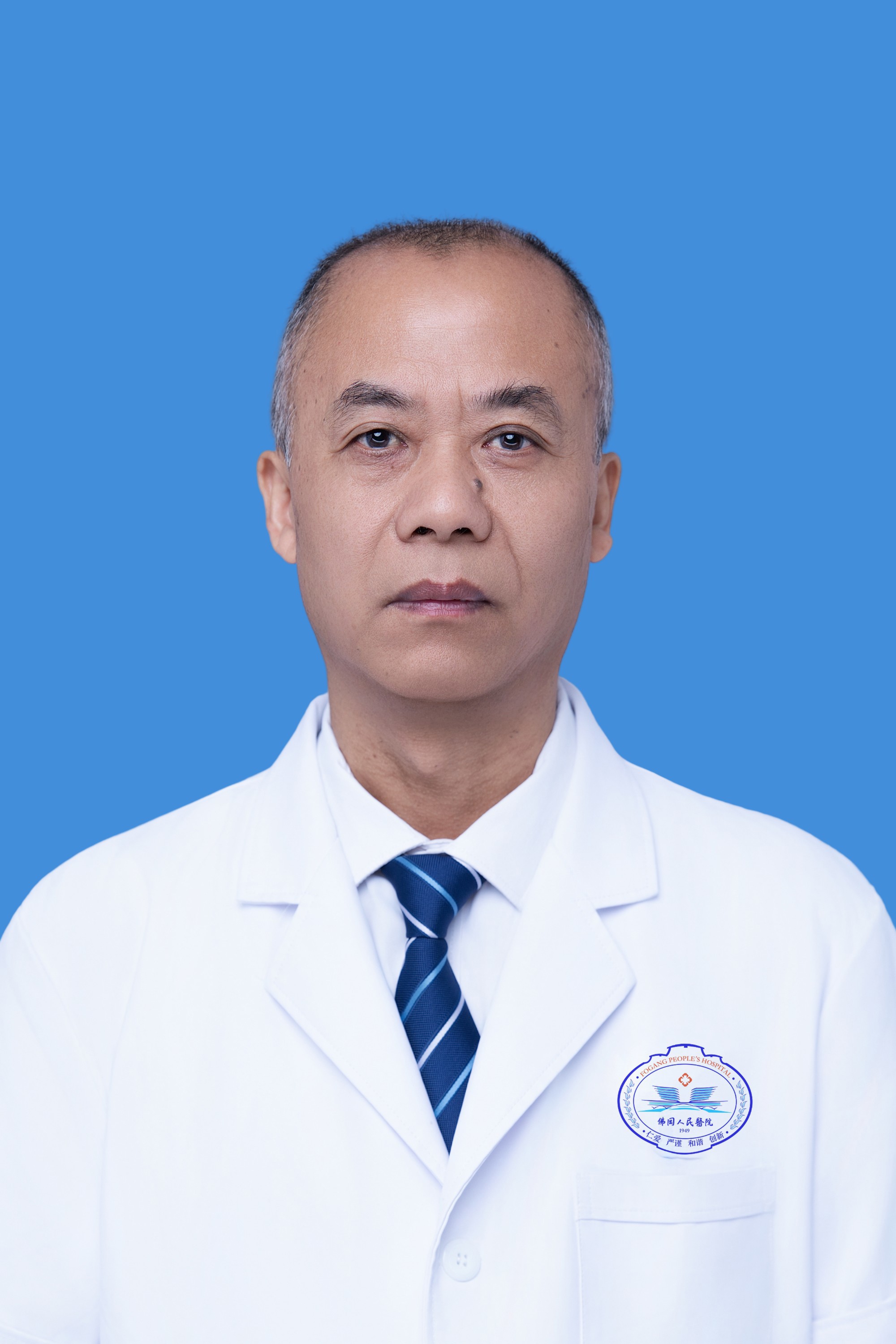 康复科副主任医师 罗兴武