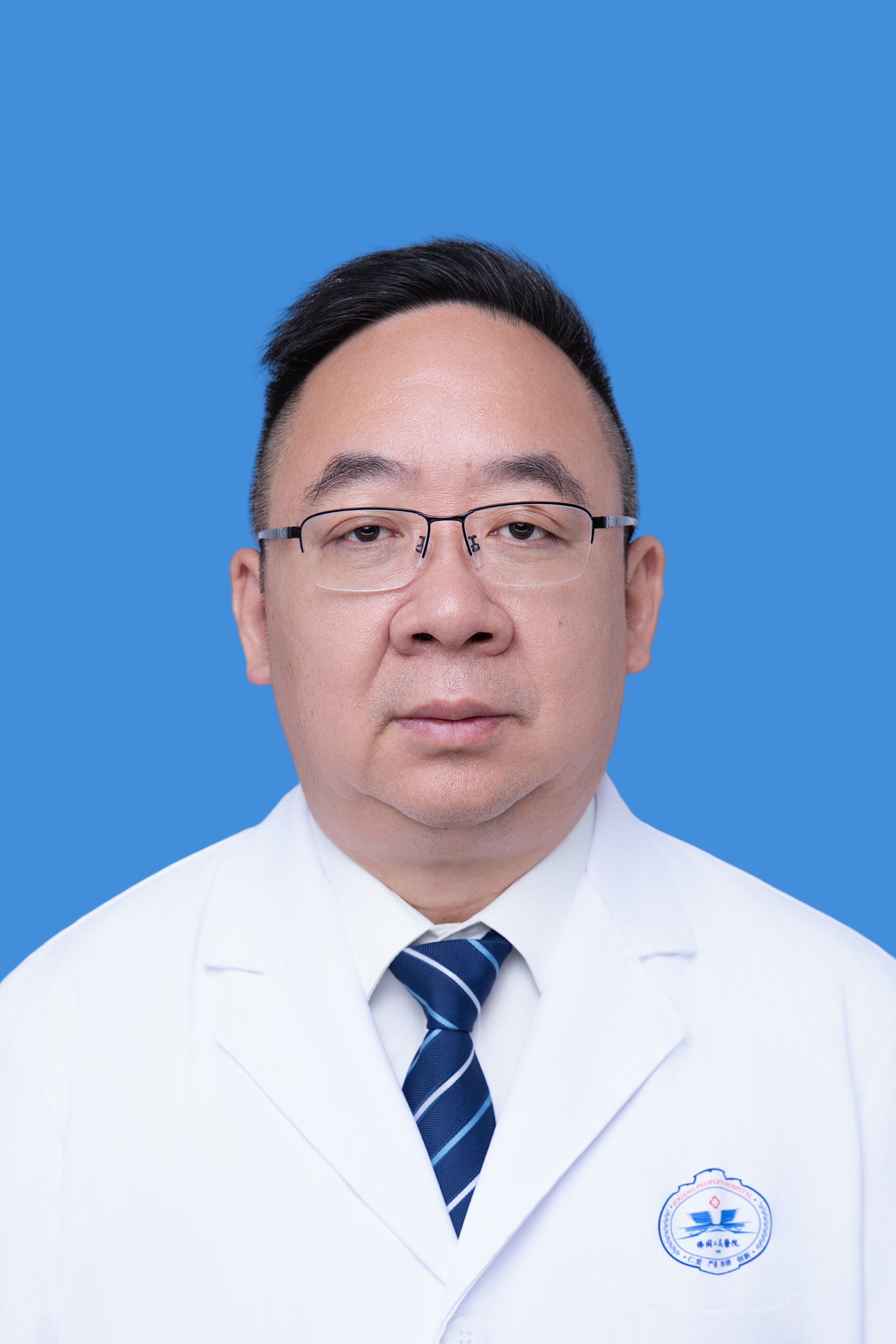 儿科主任医师 易乐春