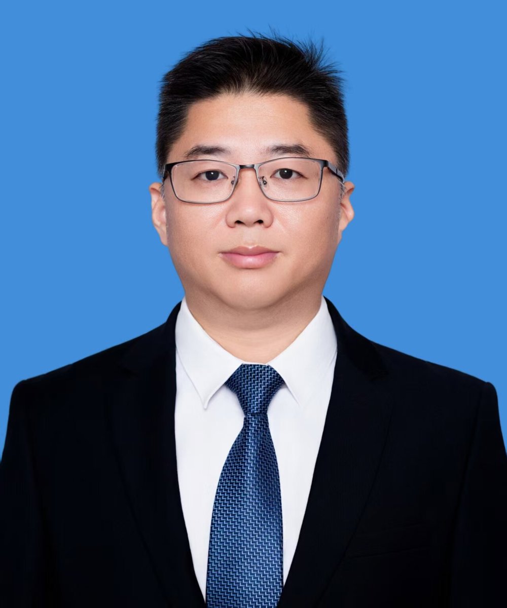 党委书记、主任医师 李智锋
